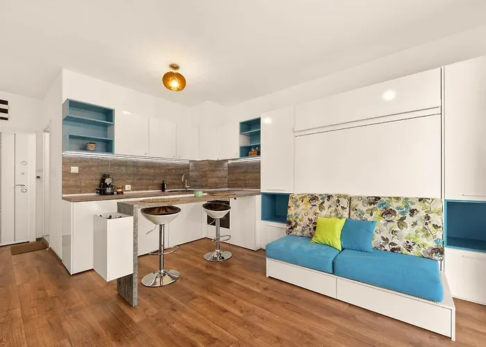 Daire Didi's Stylish - Seaview & Pool Backyard *