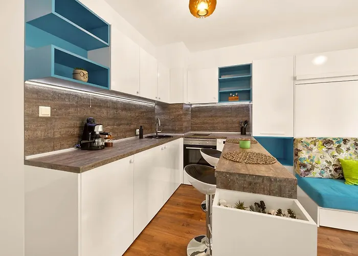 Daire Didi's Stylish - Seaview & Pool Backyard Varna