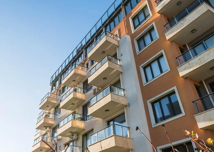 Daire Didi's Stylish - Seaview & Pool Backyard Varna