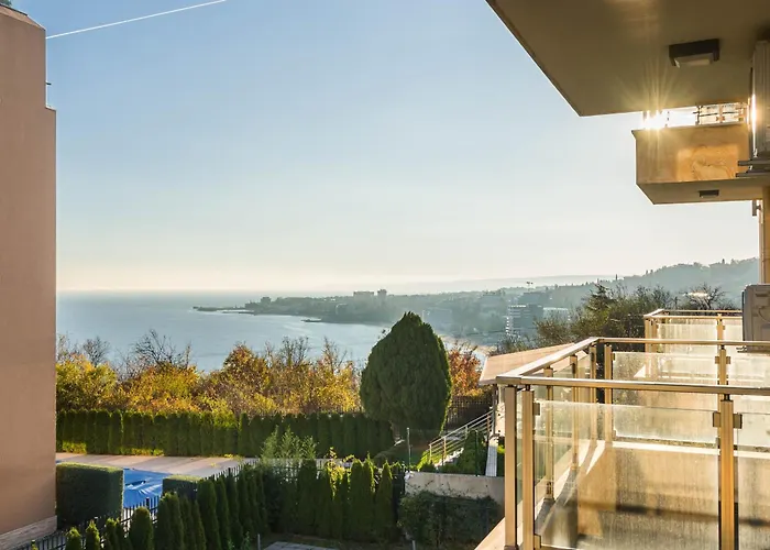 Didi's Stylish - Seaview & Pool Backyard Апартамент Варна