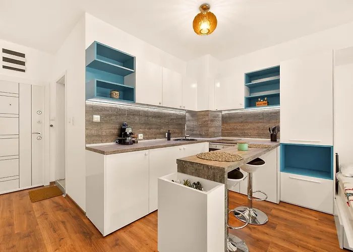 Didi's Stylish - Seaview & Pool Backyard *