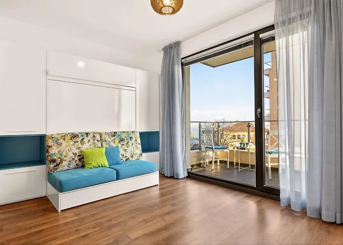 Daire Didi's Stylish - Seaview & Pool Backyard Varna