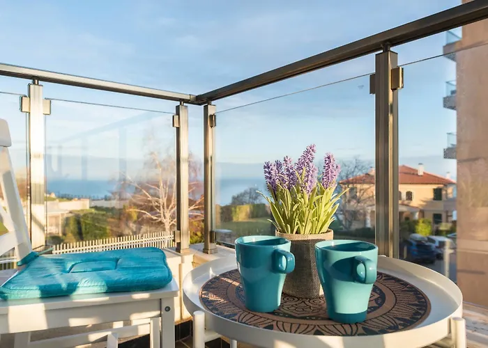 Didi's Stylish - Seaview & Pool Backyard Daire *