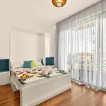 Apartamento Didi's Stylish - Seaview & Pool Backyard