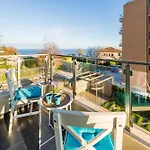 Didi's Stylish - Seaview & Pool Backyard *