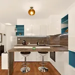 Didi's Stylish - Seaview & Pool Backyard