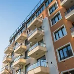 Apartment Blue Mirage - Seaview & Pool Backyard Varna