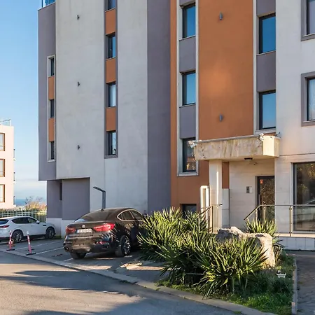 Blue Mirage - Seaview & Pool Backyard Appartamento Varna