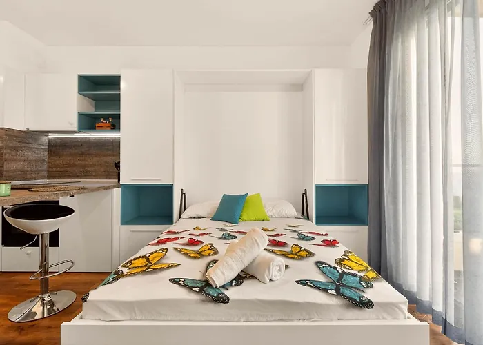 Didi's Stylish - Seaview & Pool Backyard Varna